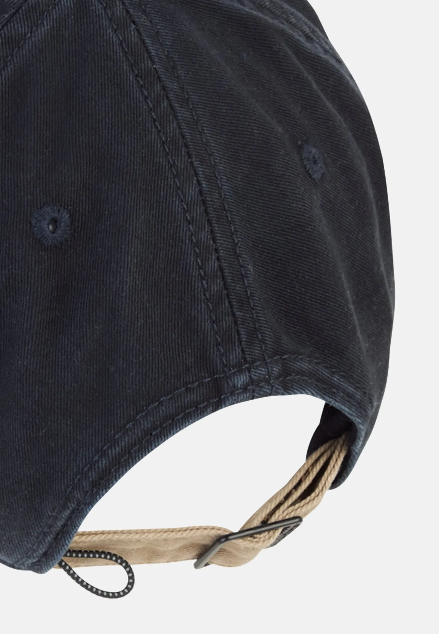 Cap mit verstellbarem Riemen
