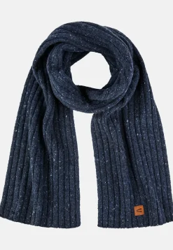 Dicker Strickschal aus einem Wollmix