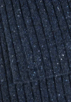Dicker Strickschal aus einem Wollmix
