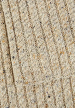 Dicker Strickschal aus einem Wollmix