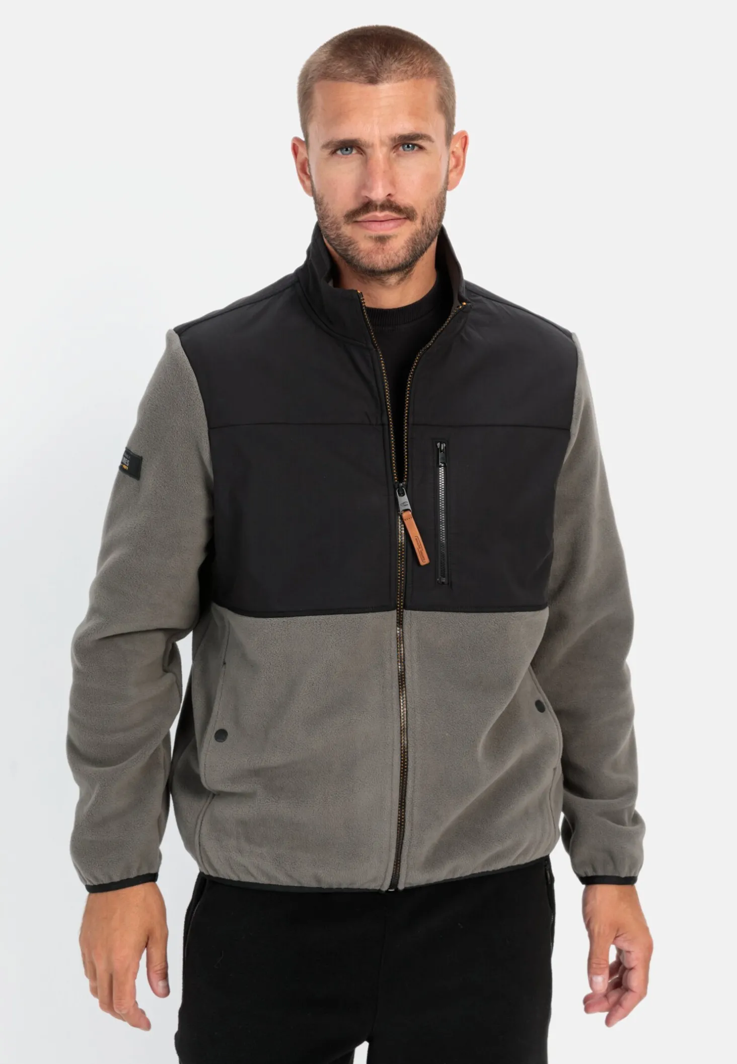 Fleecejacke mit Stehkragen aus recyceltem Material