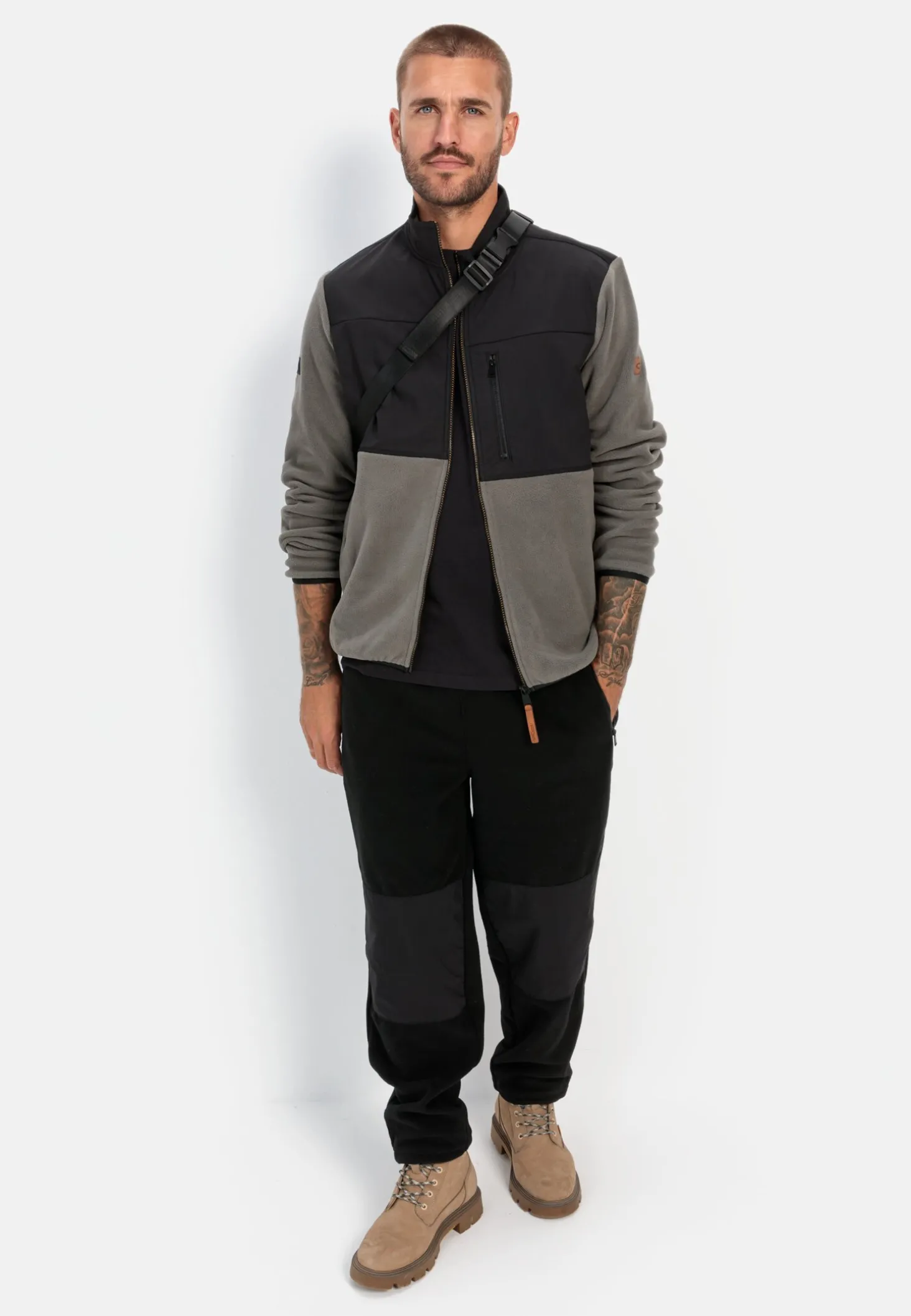 Fleecejacke mit Stehkragen aus recyceltem Material