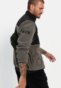 Fleecejacke mit Stehkragen aus recyceltem Material