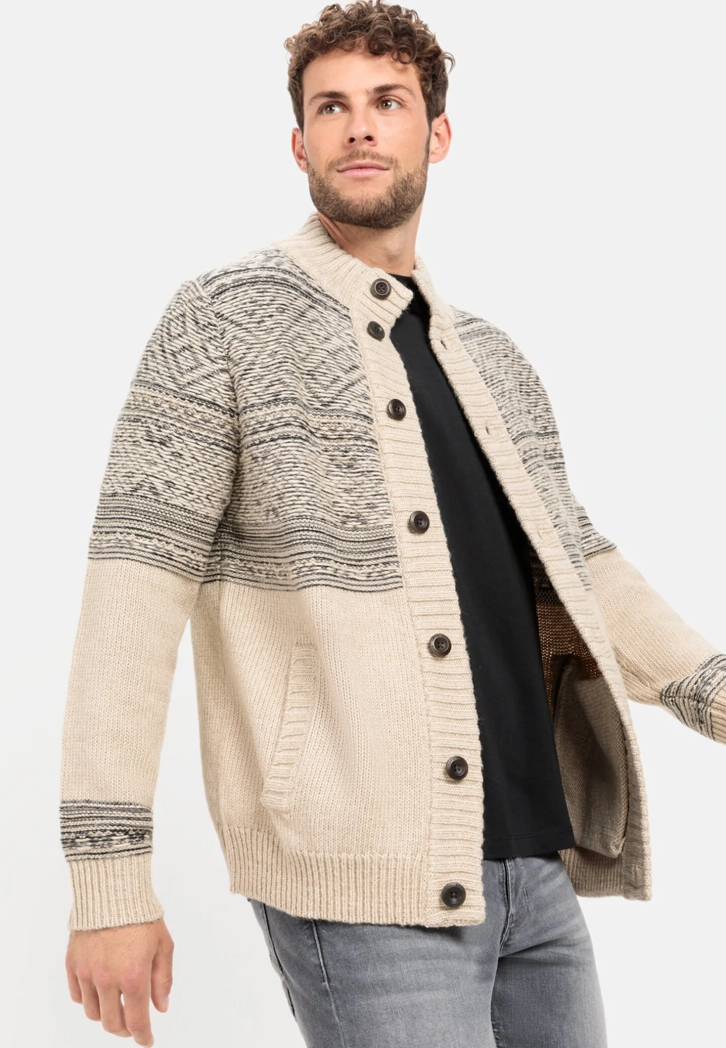 Geknöpfte Strickjacke mit Stehkragen