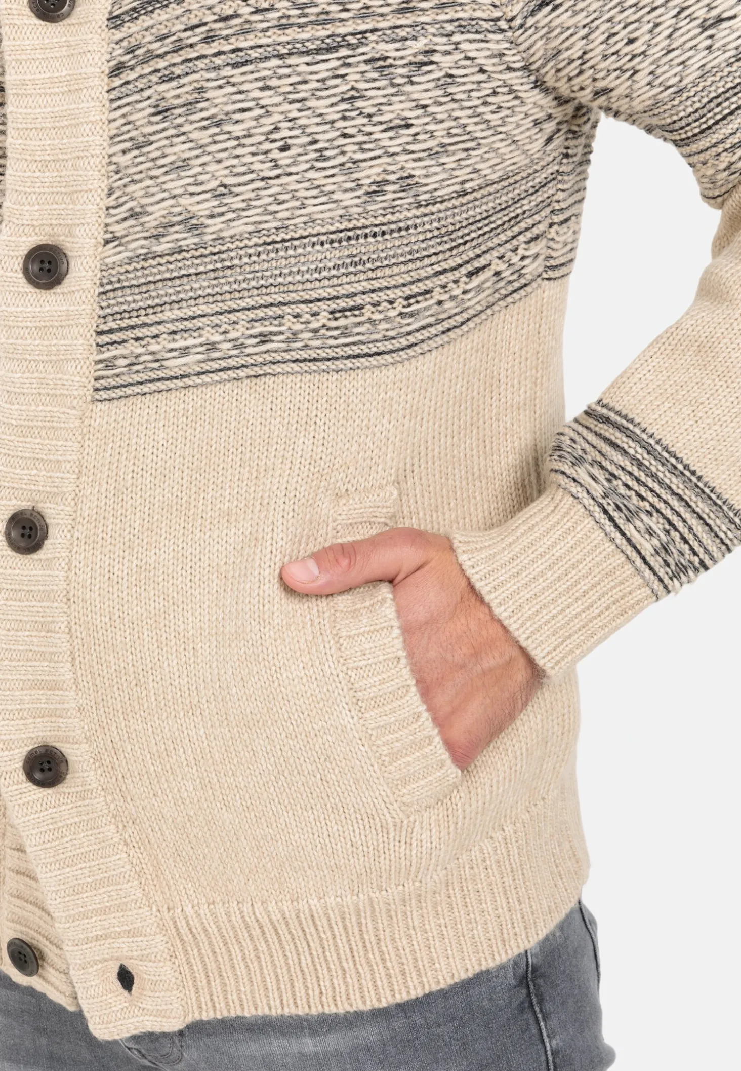 Geknöpfte Strickjacke mit Stehkragen