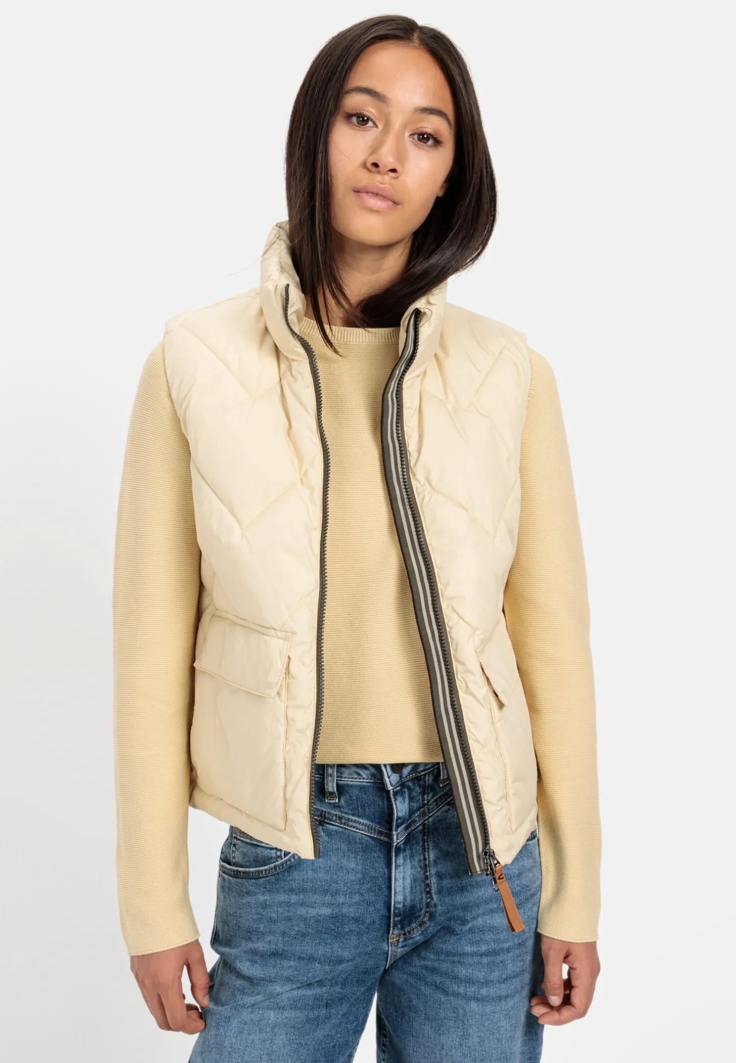 Kurze Steppweste aus recyceltem Polyester