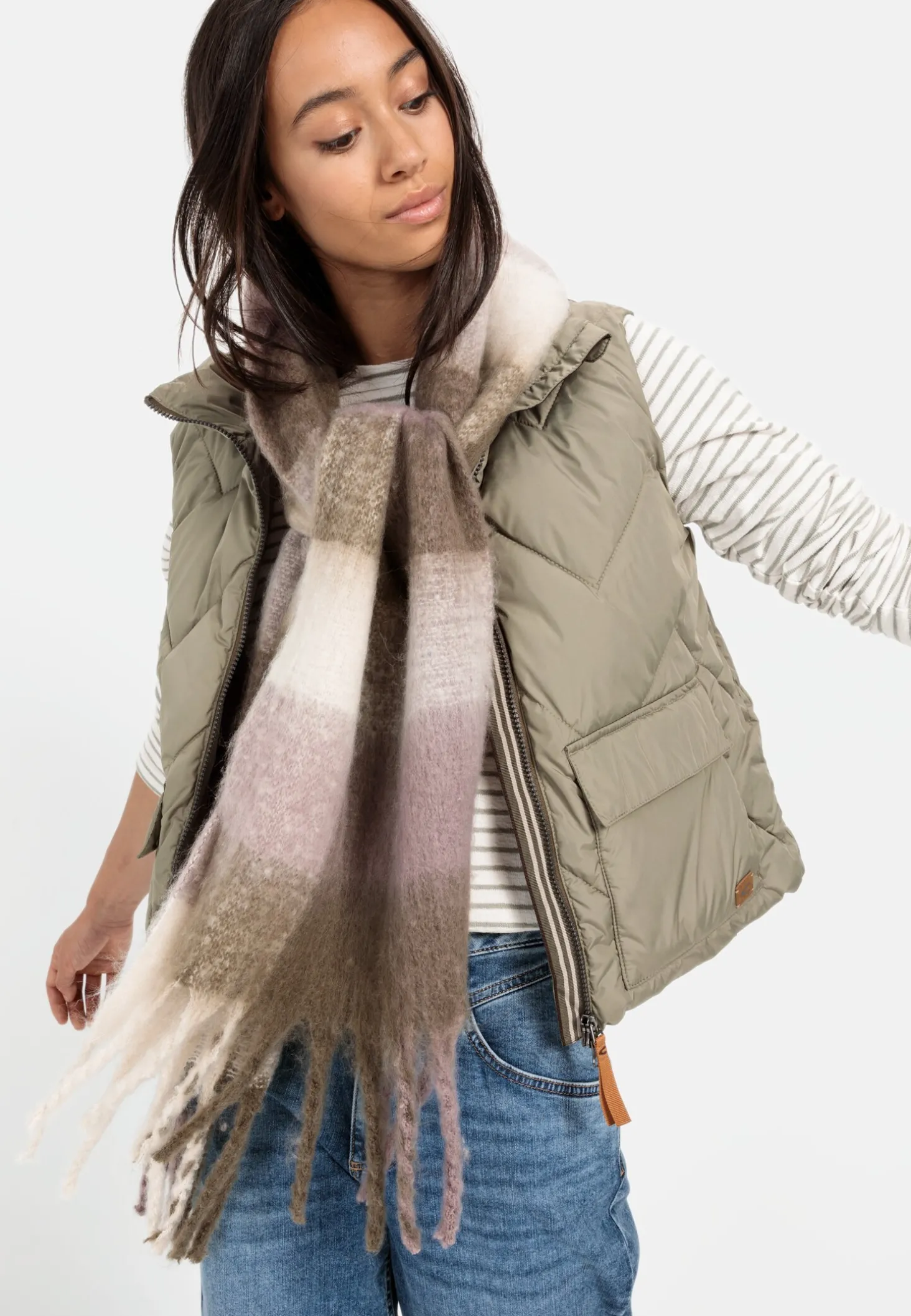 Kurze Steppweste aus recyceltem Polyester