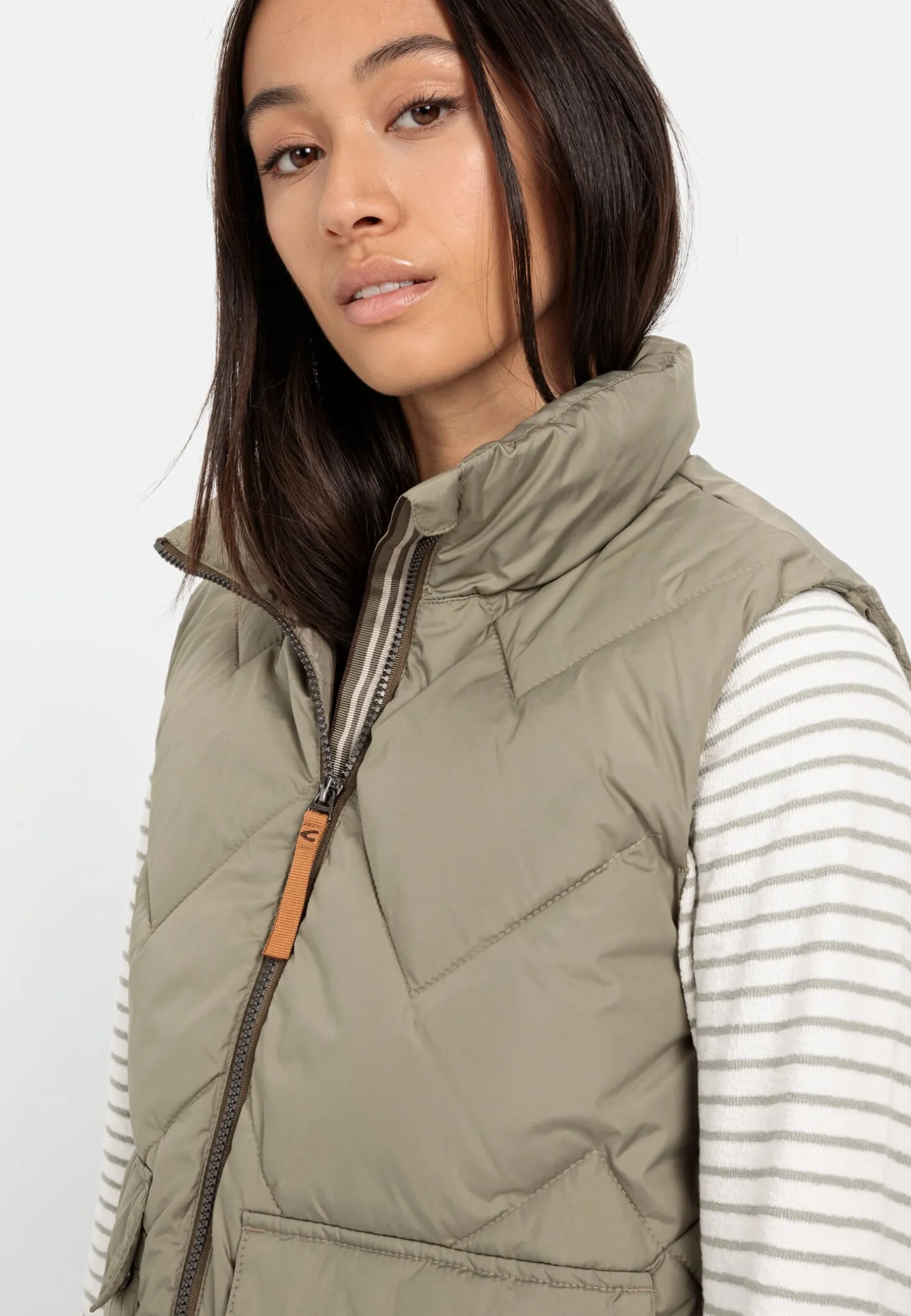 Kurze Steppweste aus recyceltem Polyester