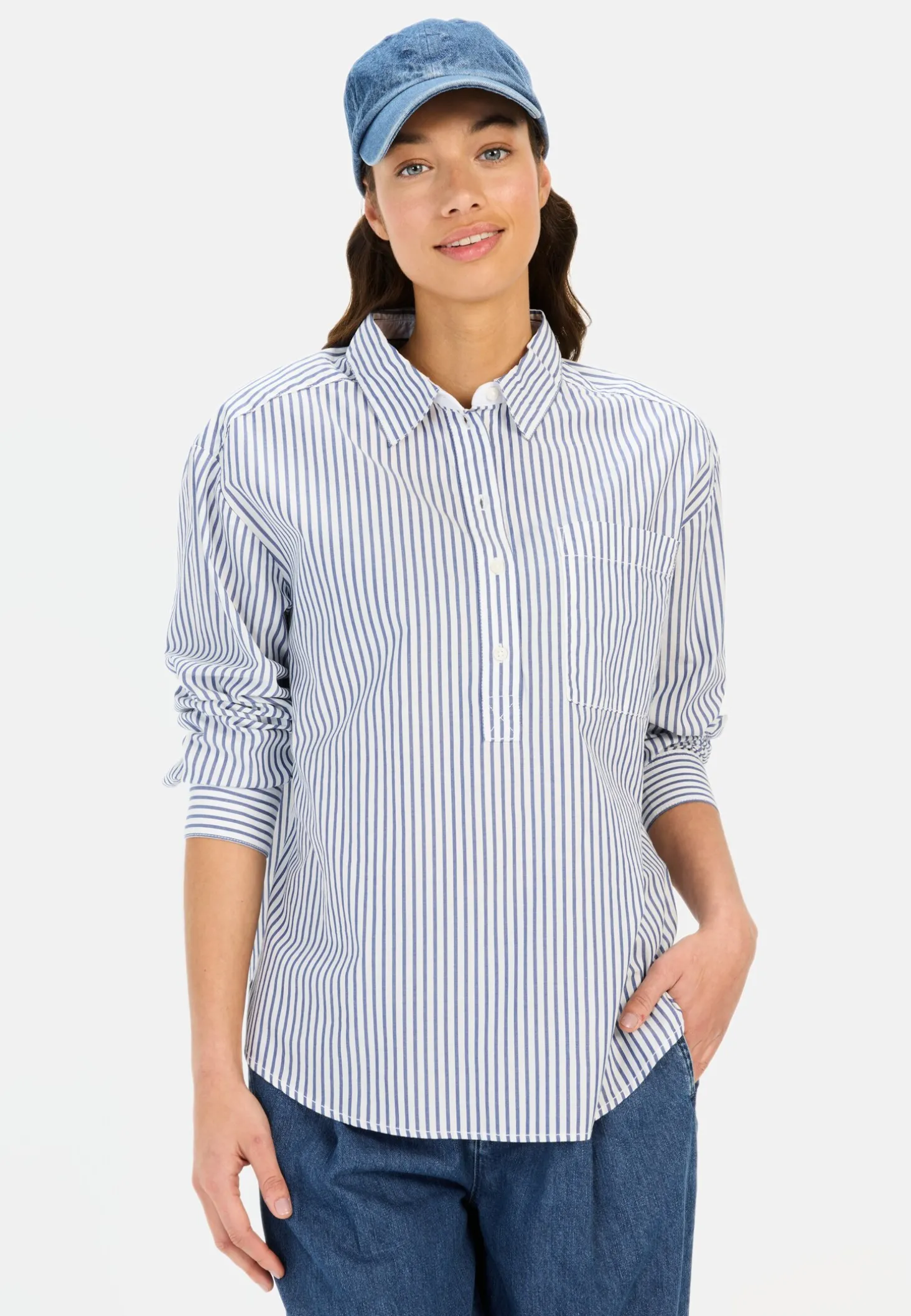 Langarm Bluse aus reiner Baumwolle mit Kentkragen und Brusttasche