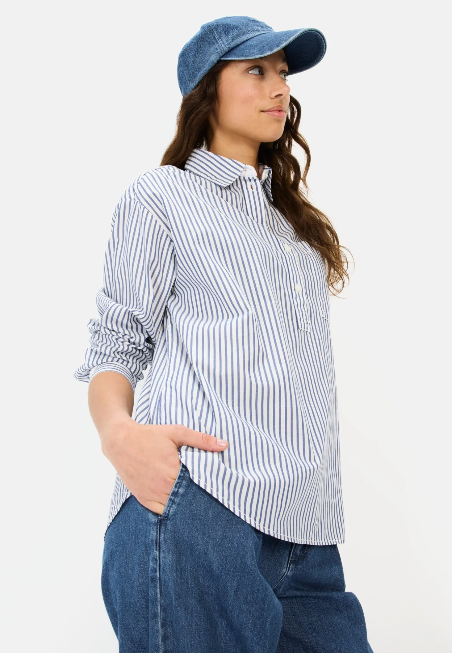 Langarm Bluse aus reiner Baumwolle mit Kentkragen und Brusttasche