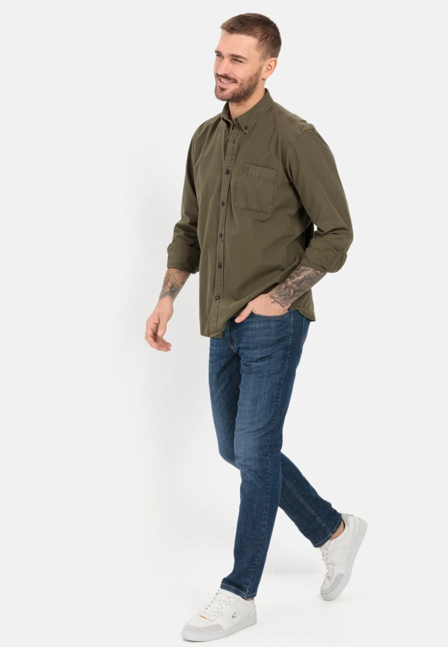 Langarm Shirt aus reiner Baumwolle mit Button-Down Kragen und Brusttasche