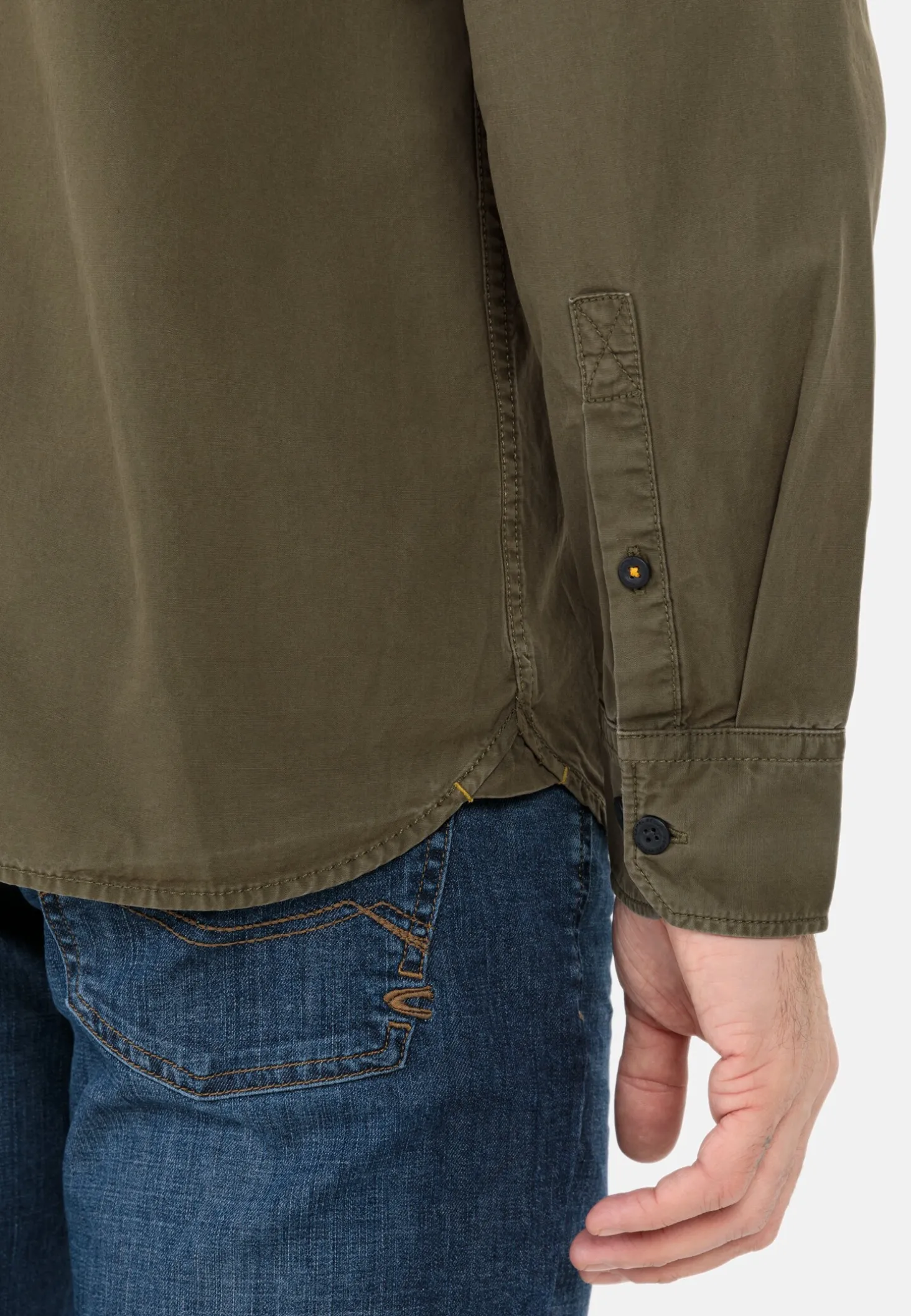 Langarm Shirt aus reiner Baumwolle mit Button-Down Kragen und Brusttasche