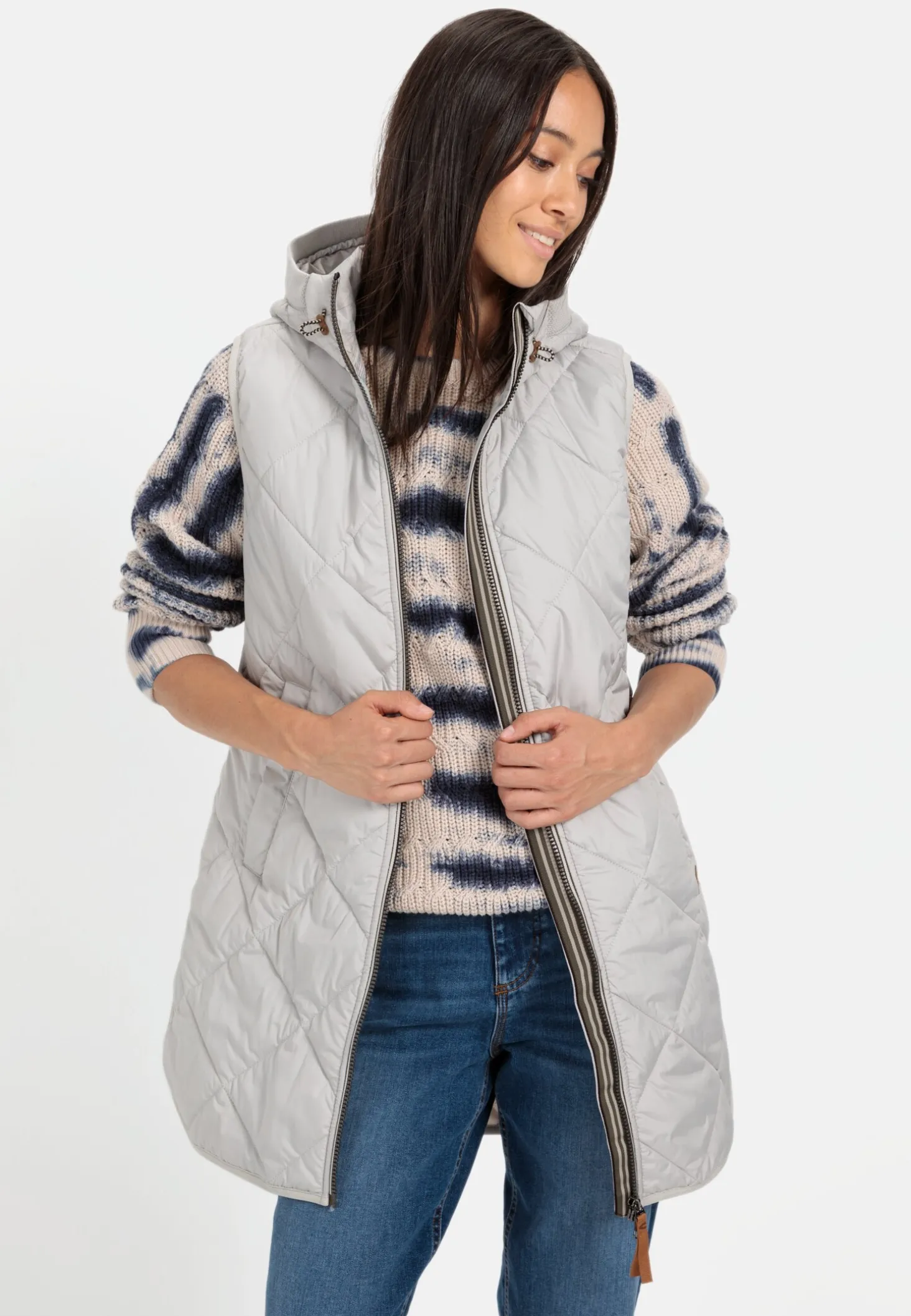 Lange Weste mit Kapuze aus recyceltem Polyester