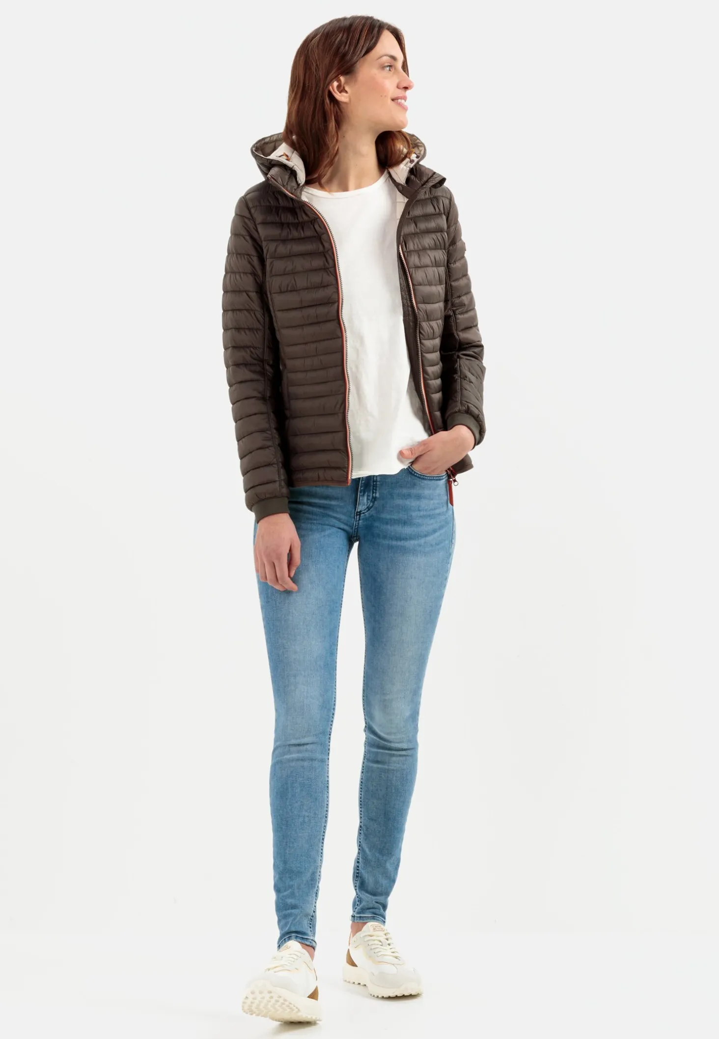 Leicht wattierte Steppjacke aus recyeltem Polyamid