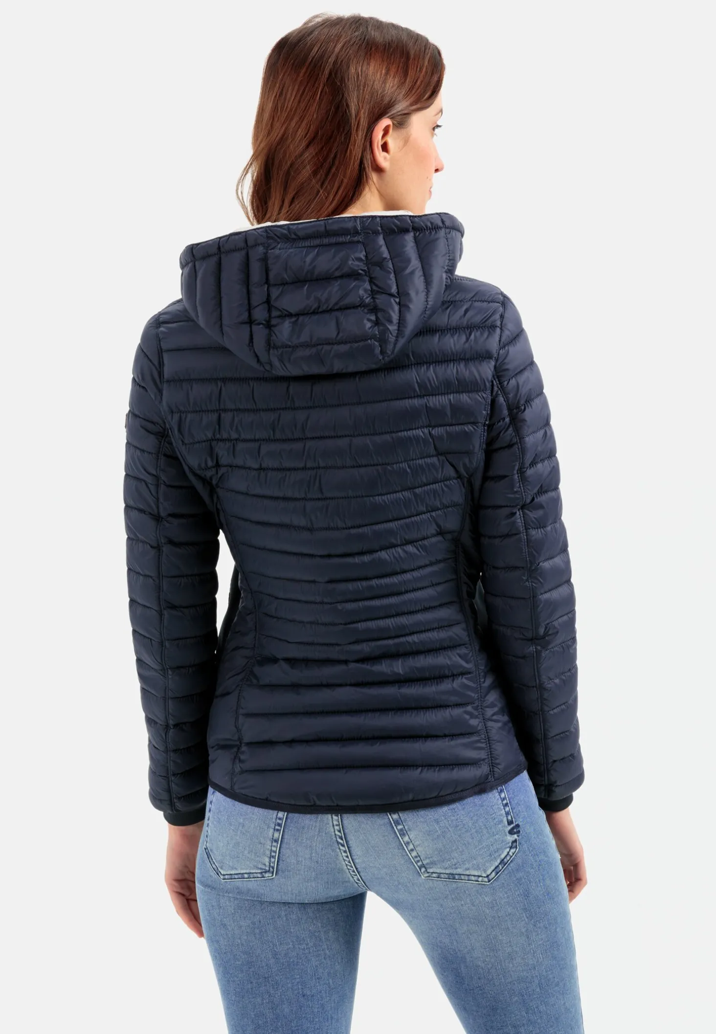 Leicht wattierte Steppjacke aus recyeltem Polyamid