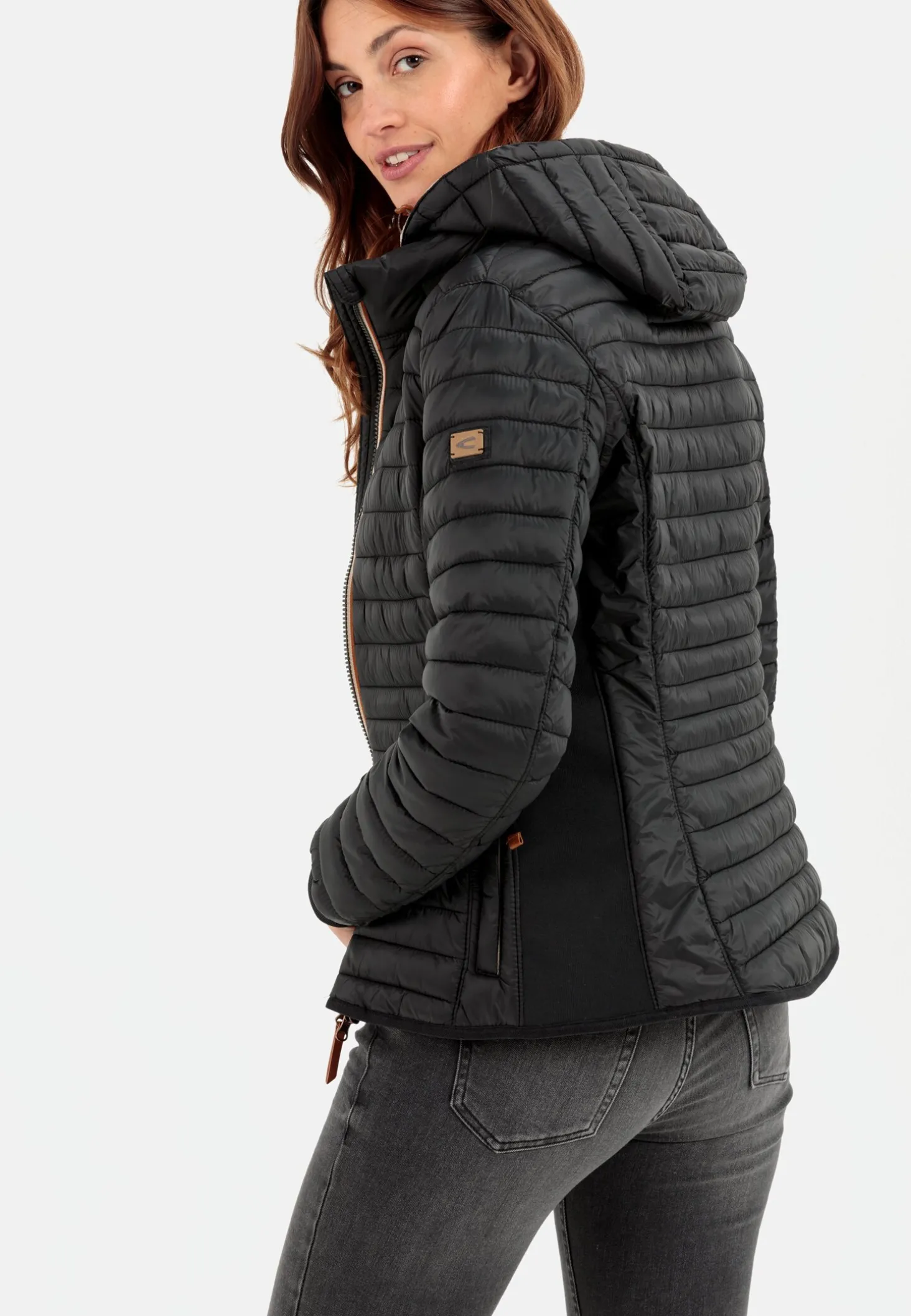 Leicht wattierte Steppjacke aus recyeltem Polyamid