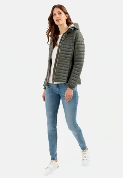 Leicht wattierte Steppjacke aus recyeltem Polyamid