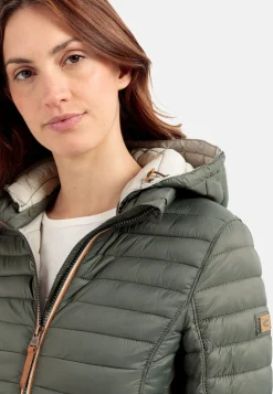 Leicht wattierte Steppjacke aus recyeltem Polyamid