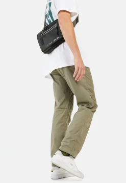 Leichte Chino im Relaxed Fit