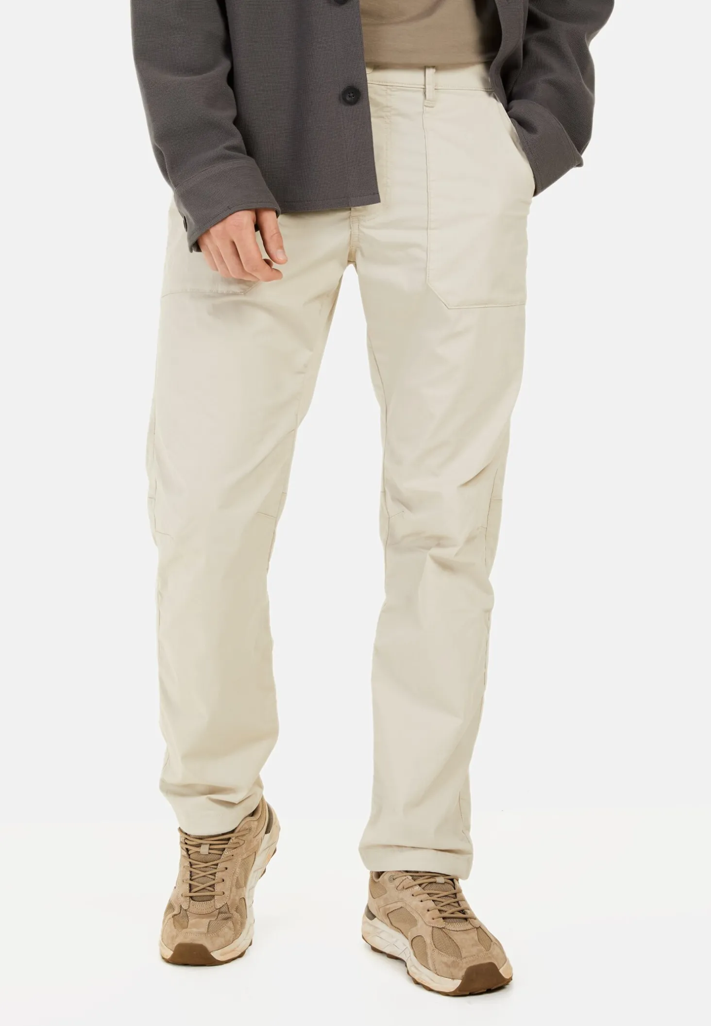 Leichte Chino im Relaxed Fit