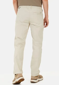 Leichte Chino im Relaxed Fit