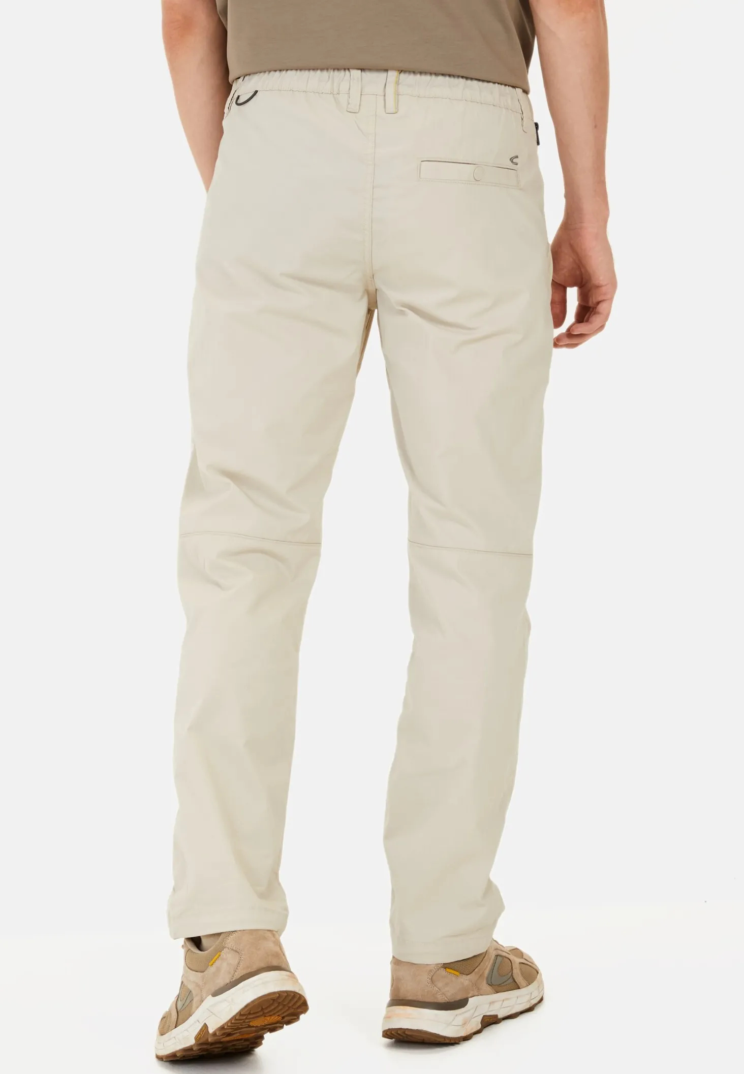 Leichte Chino im Relaxed Fit