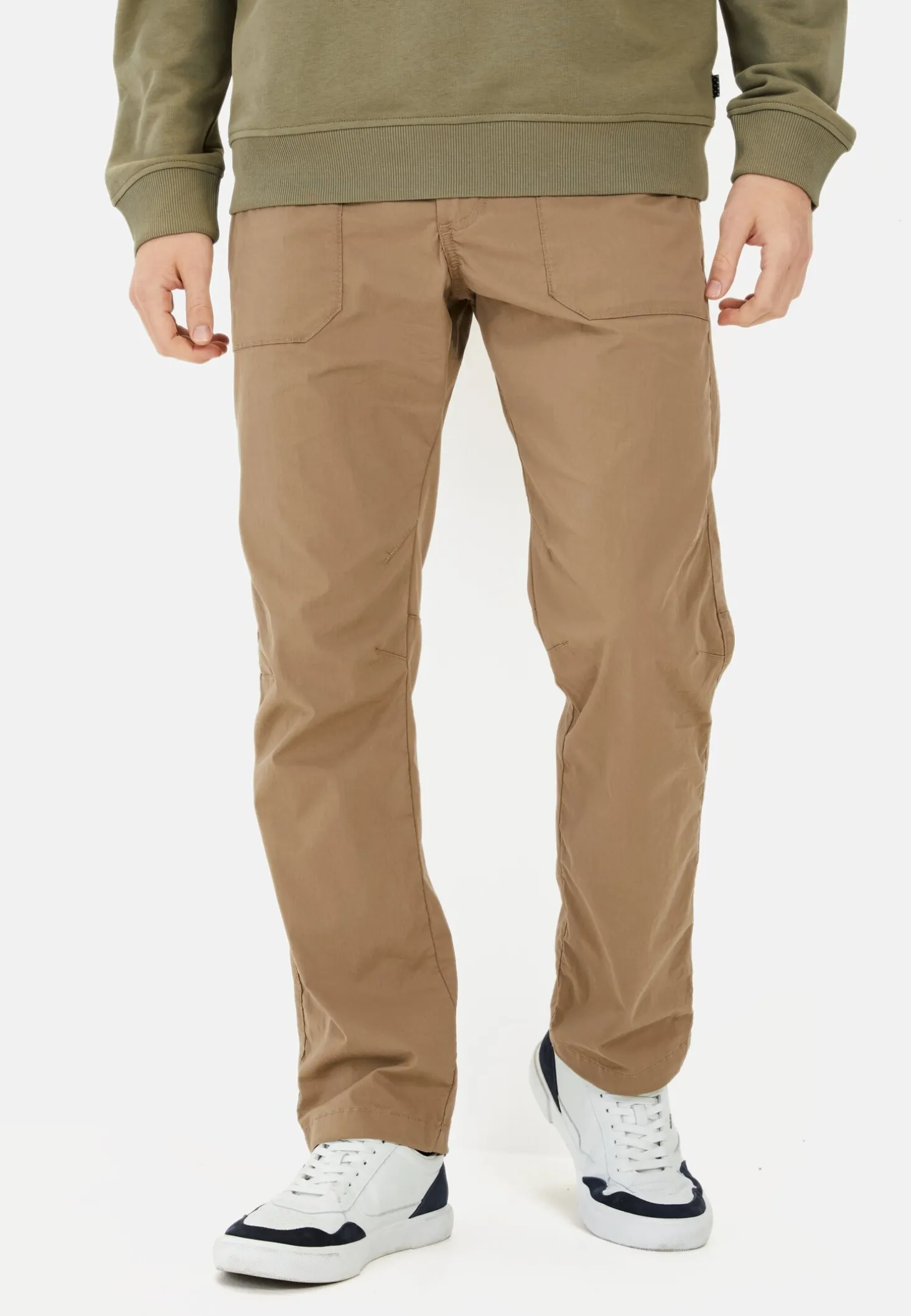 Leichte Chino im Relaxed Fit