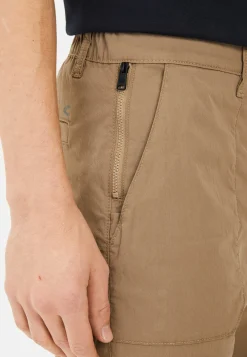 Leichte Chino im Relaxed Fit
