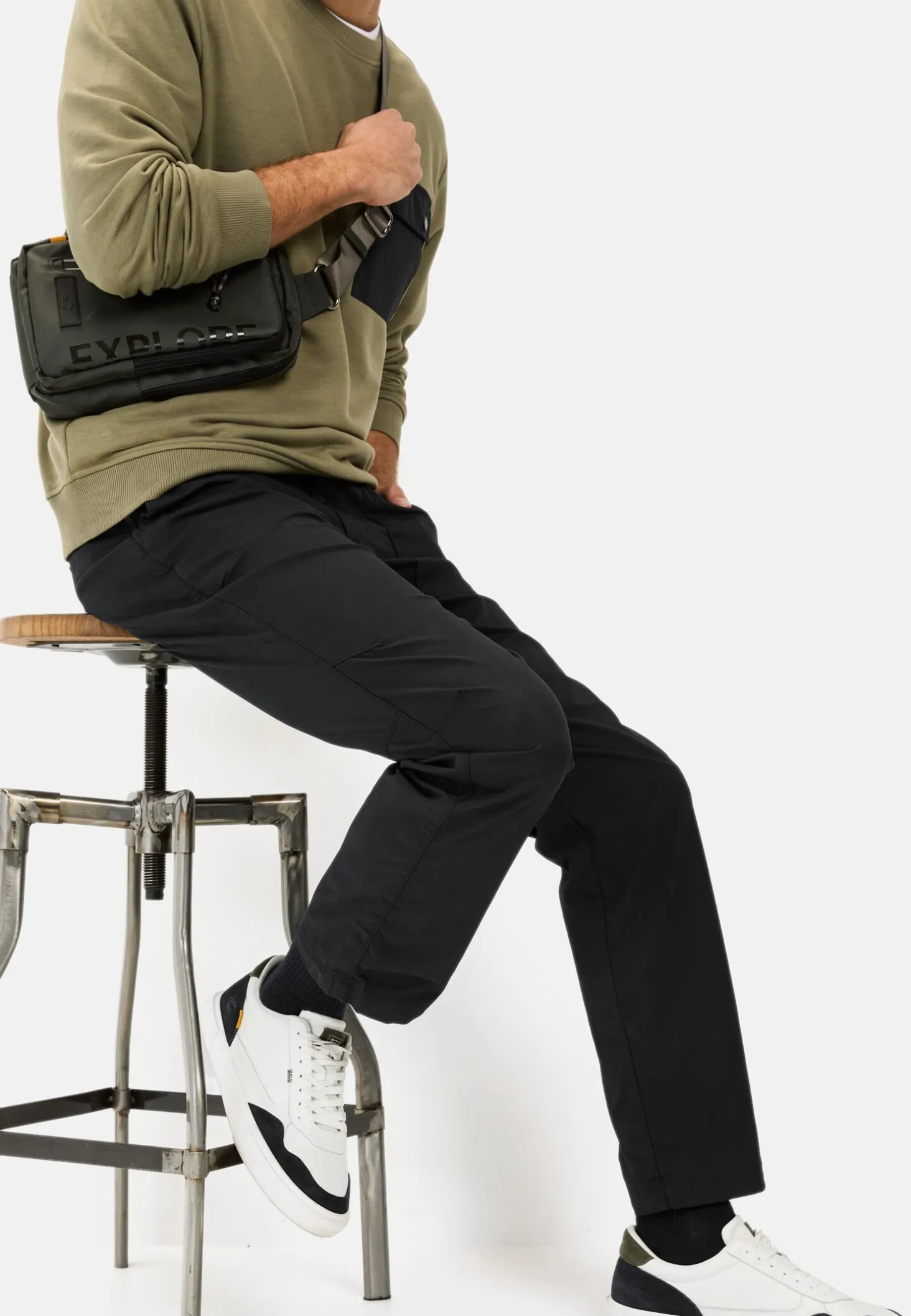 Leichte Chino im Relaxed Fit