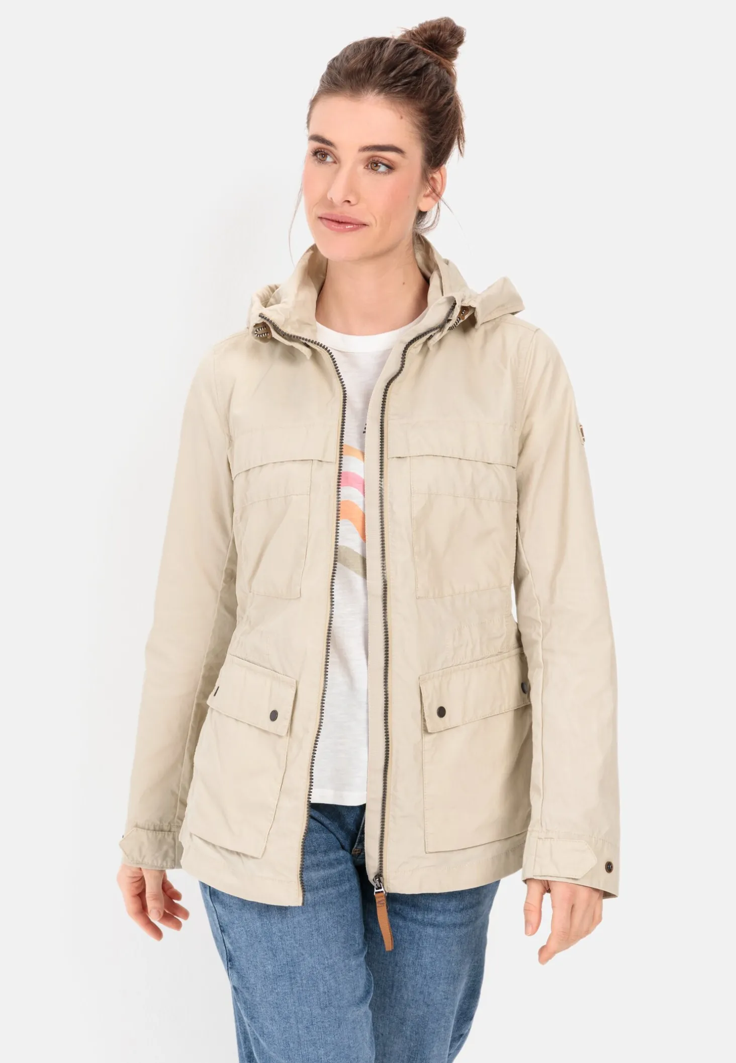 Leichte Jacke mit abnehmbarer Kapuze