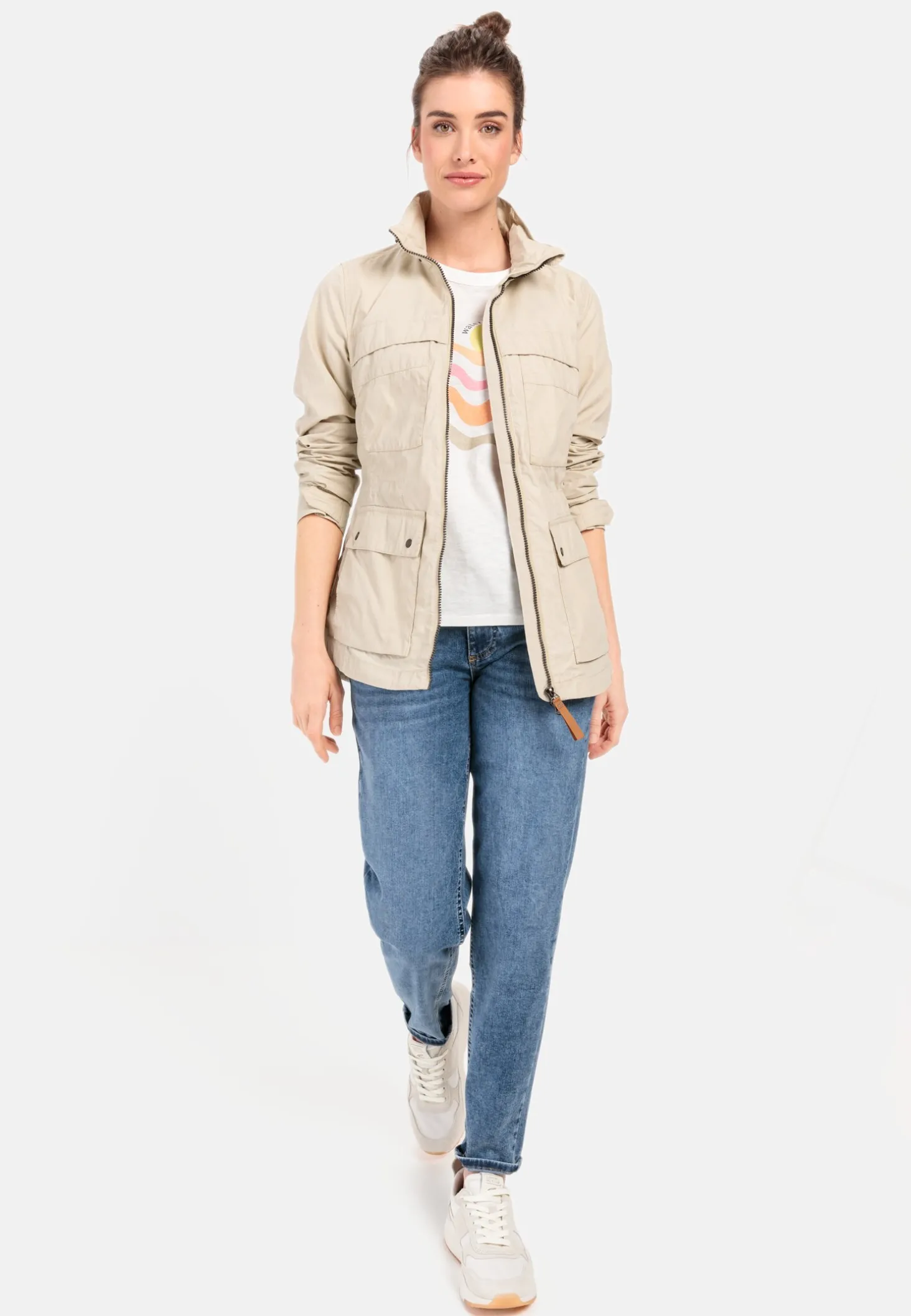 Leichte Jacke mit abnehmbarer Kapuze