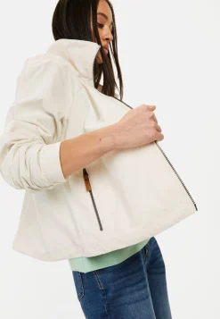 Leichte Jacke mit verstaubarer Kapuze