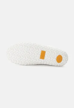 Leichter Sneaker mit griffiger Sohle