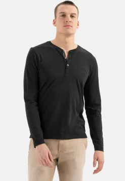 Leichtes Langarmshirt mit Henley Kragen aus Organic Cotton