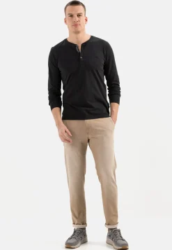 Leichtes Langarmshirt mit Henley Kragen aus Organic Cotton