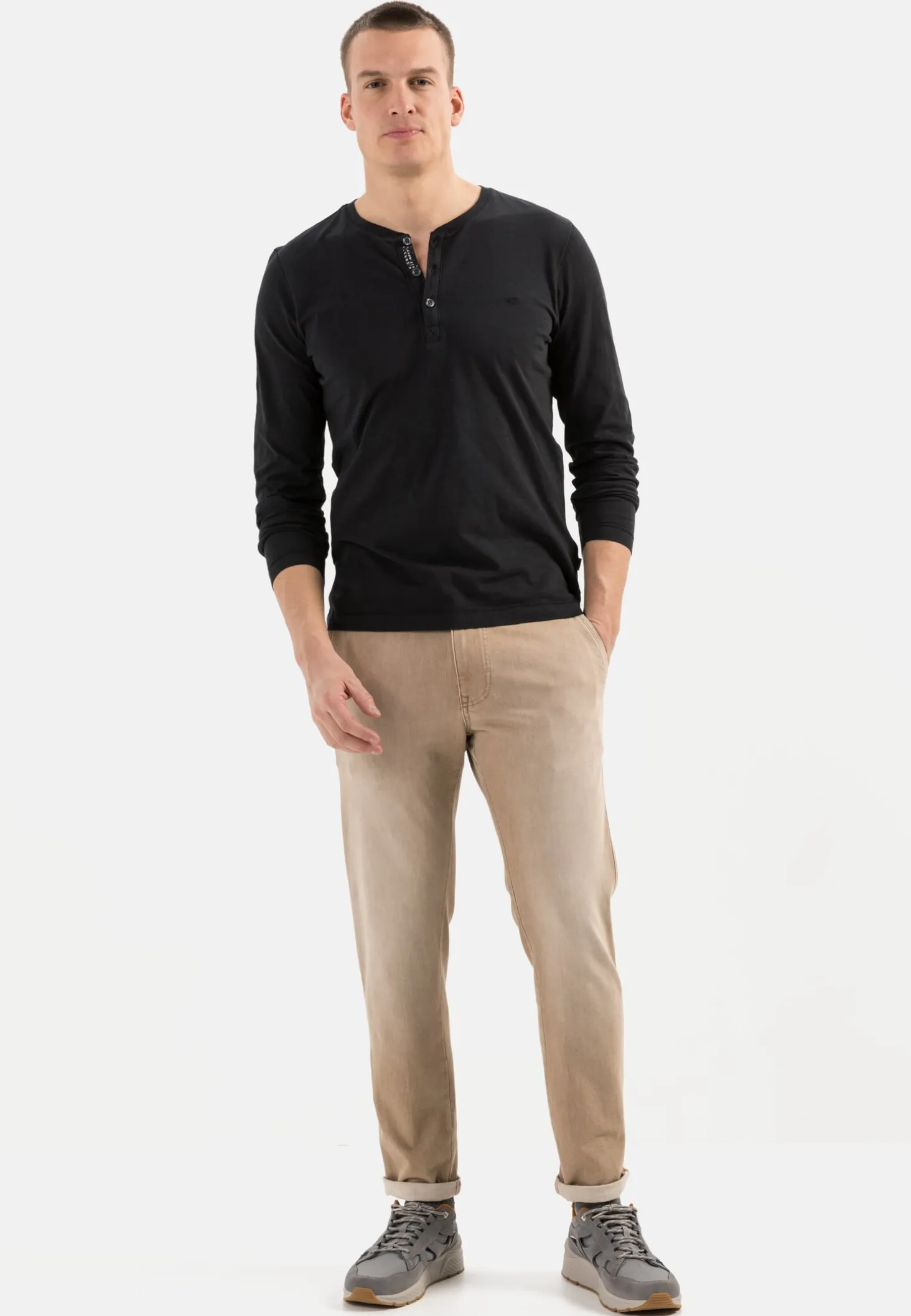 Leichtes Langarmshirt mit Henley Kragen aus Organic Cotton