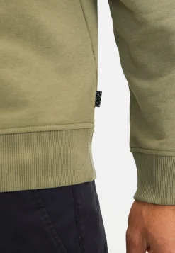 Lässiges Sweatshirt mit Kontrasttasche