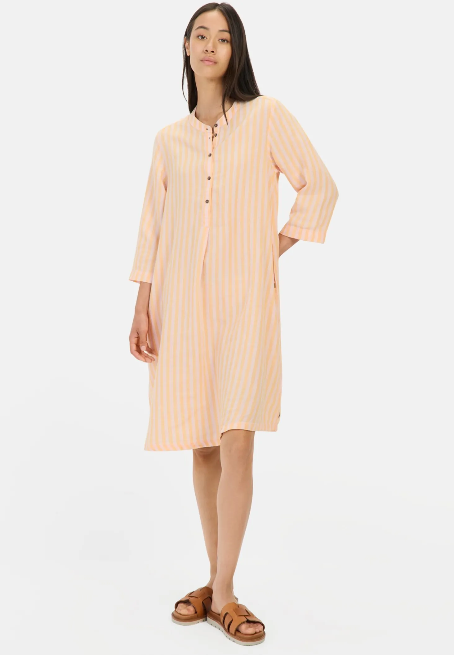 Mittellanges Kleid mit Rückenfalte