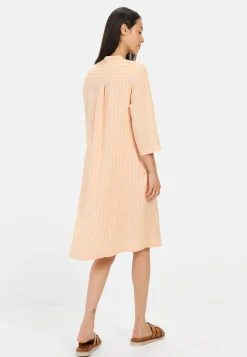Mittellanges Kleid mit Rückenfalte