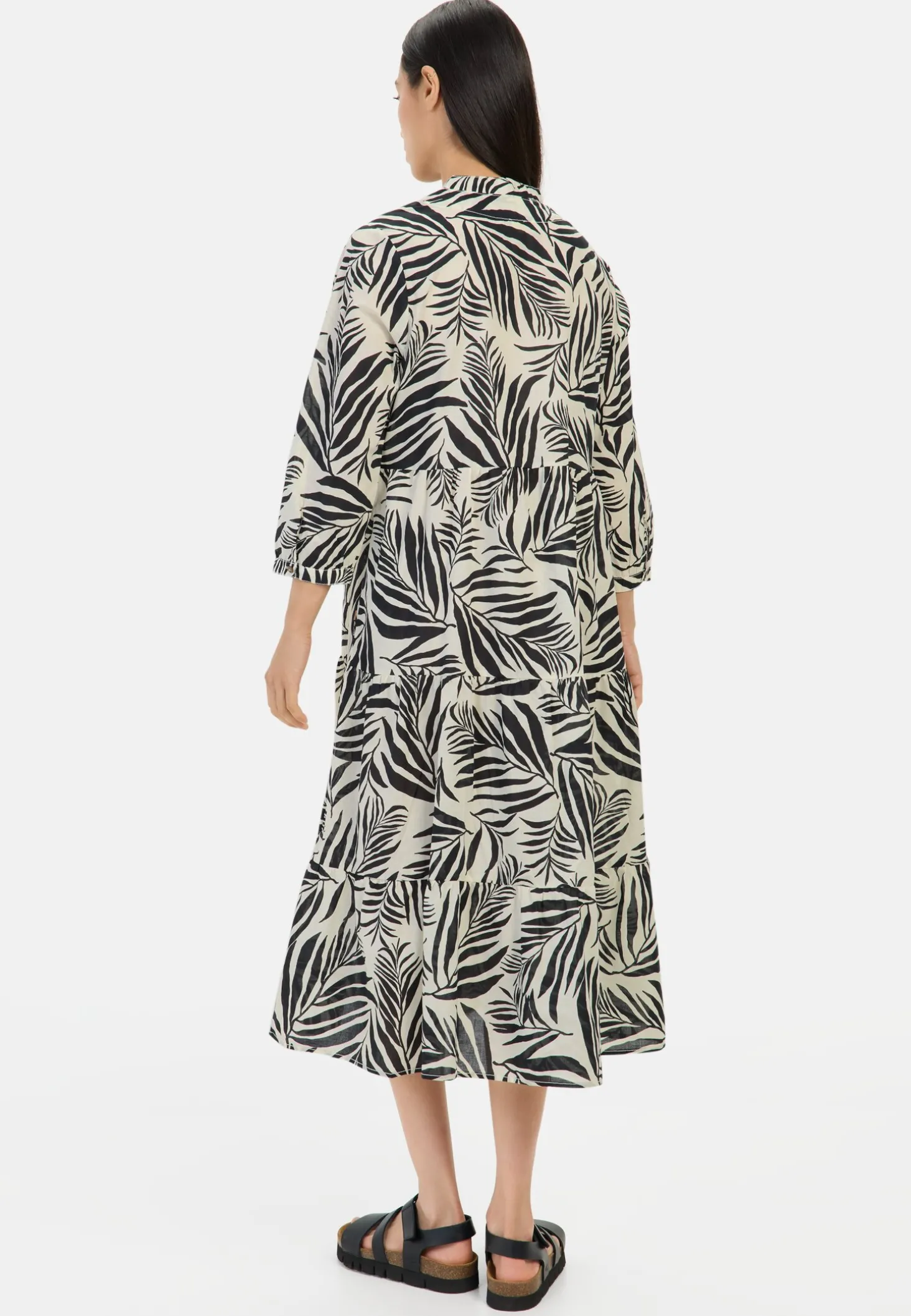 Mittellanges Sommerkleid mit Allover-Print