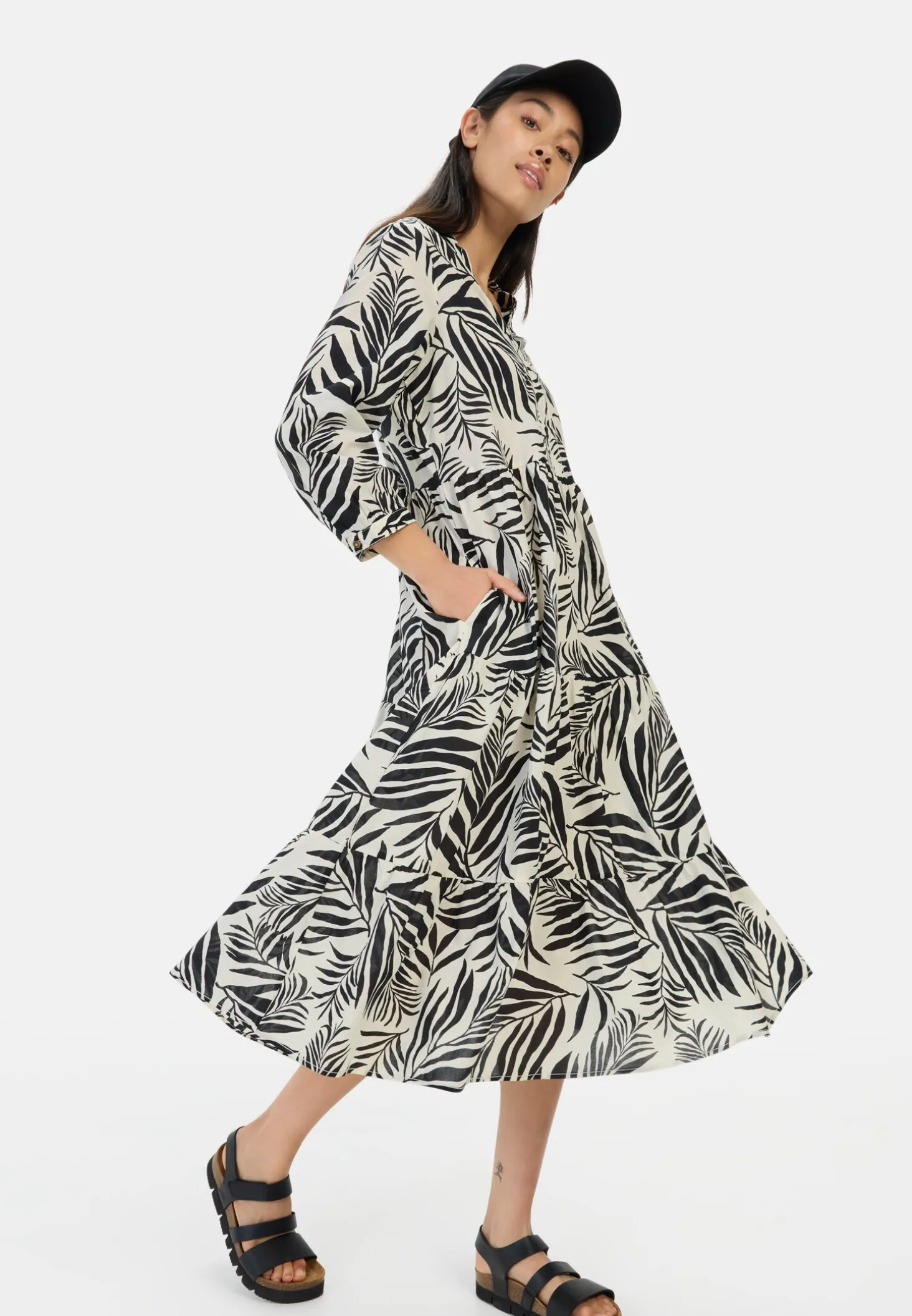 Mittellanges Sommerkleid mit Allover-Print