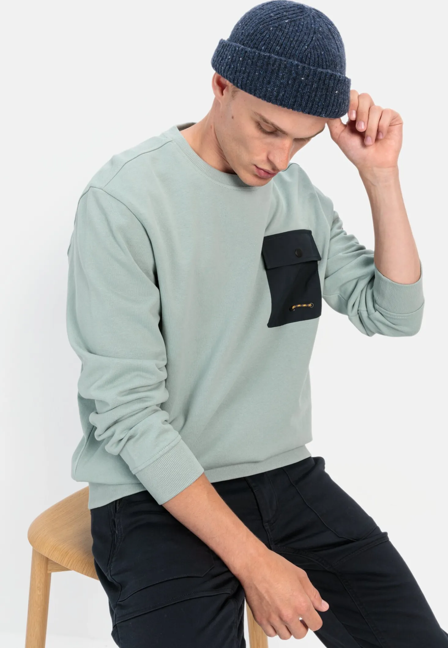 Rundhals Sweatshirt mit Brusttasche