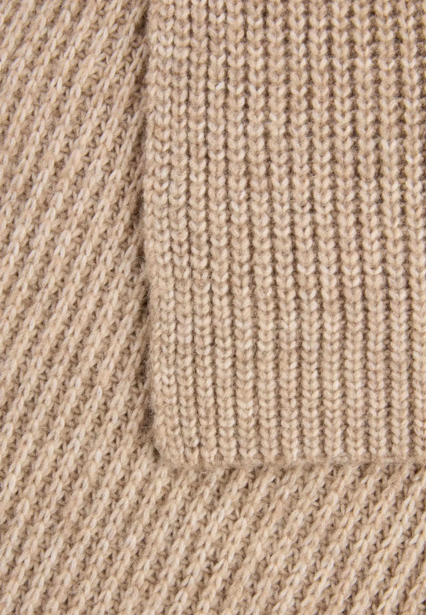 Schal aus weichem Materialmix