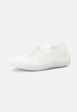 Sneaker aus einem Textilmix