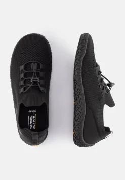 Sneaker aus einem Textilmix