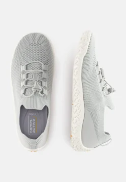 Sneaker aus einem Textilmix
