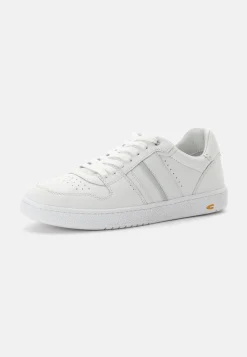 Sneaker aus Glatt- und Veloursleder
