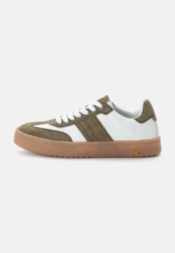 Sneaker aus Leder