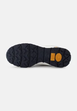Sneaker aus Nubukleder