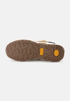 Sneaker aus Nubukleder und Textil
